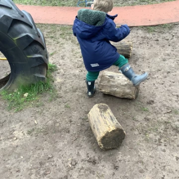 3103