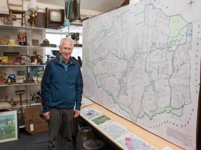 alan rose with 1820 map