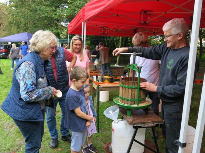 apple pressing 2023 1