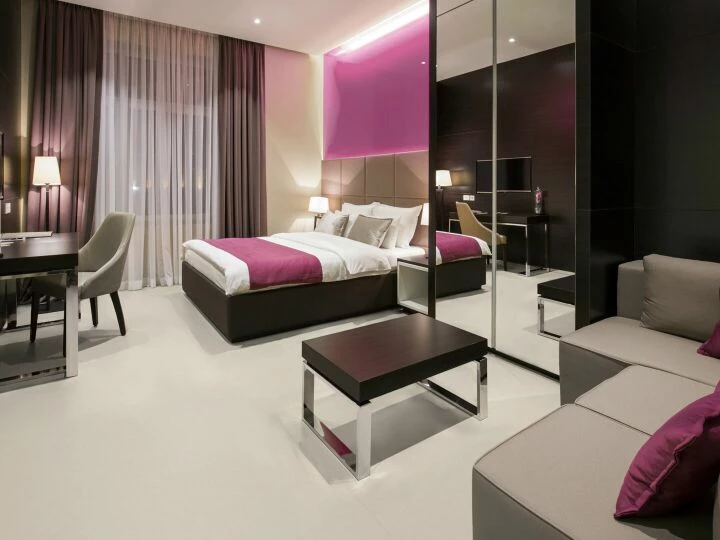 bedroomaltroserenademarchaltrowhiterockchame