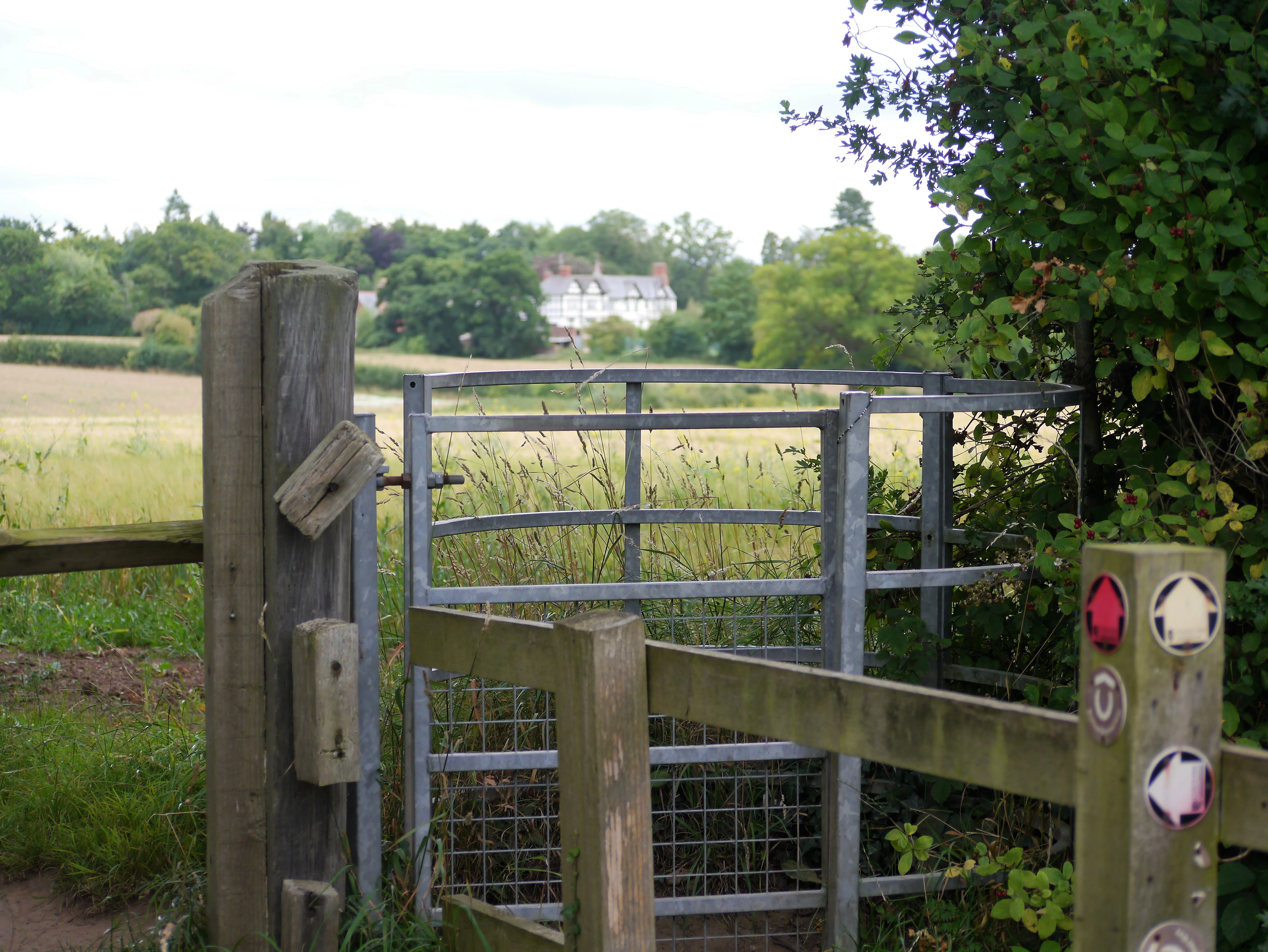 bishop bennet way kissing gate