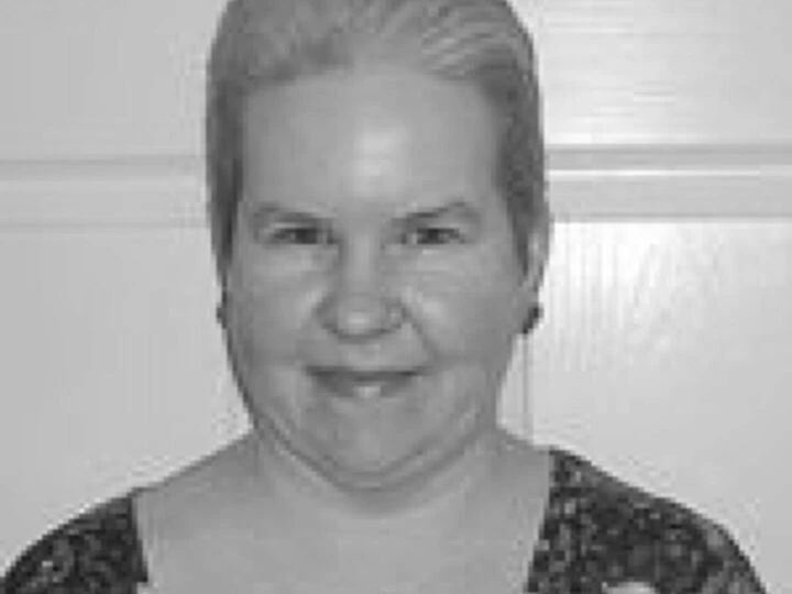 Sarah Eason Bw