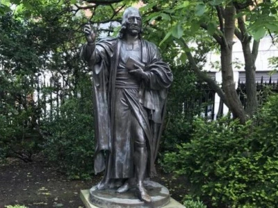 St Pauls – John Wesley statue