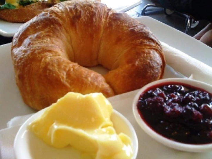 Croissants & jam