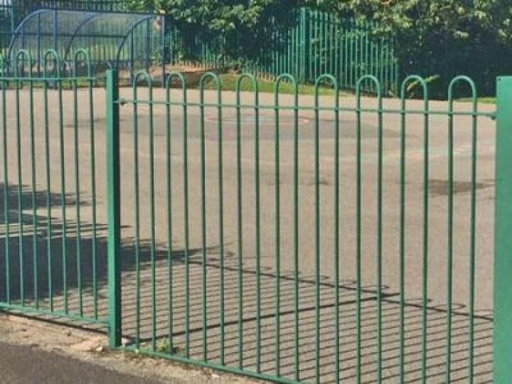 Bow-Top-Railings