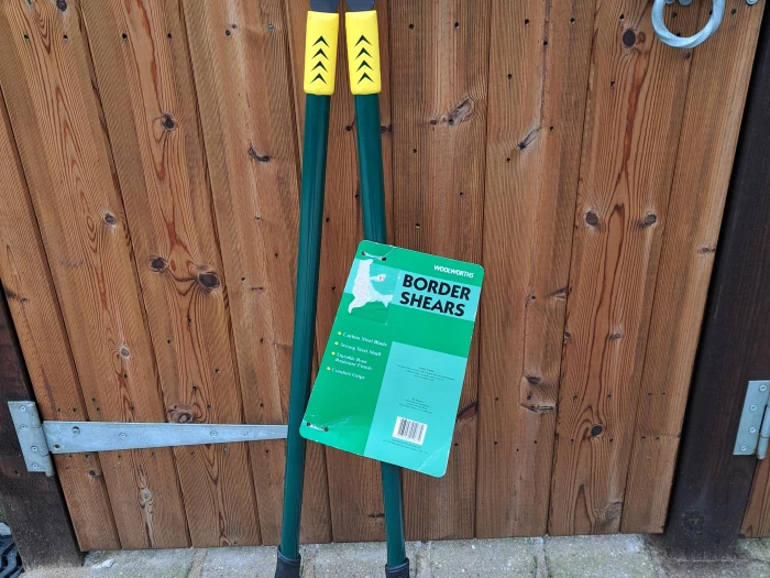 Long handled lawn edging shears – Items for sale