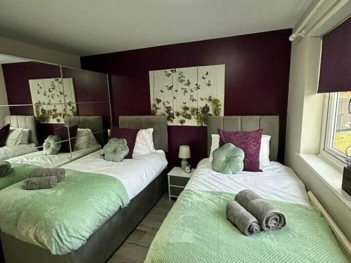 Twin Bedroom 1