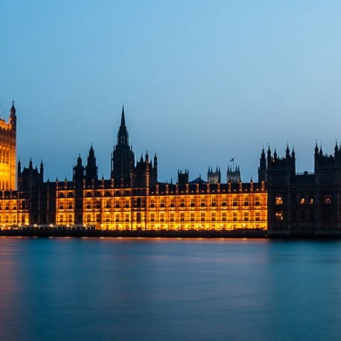 houses-of-parliament-1055056_640