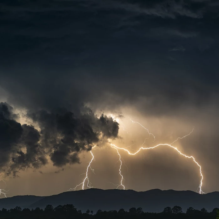 Thunder, flash, storm