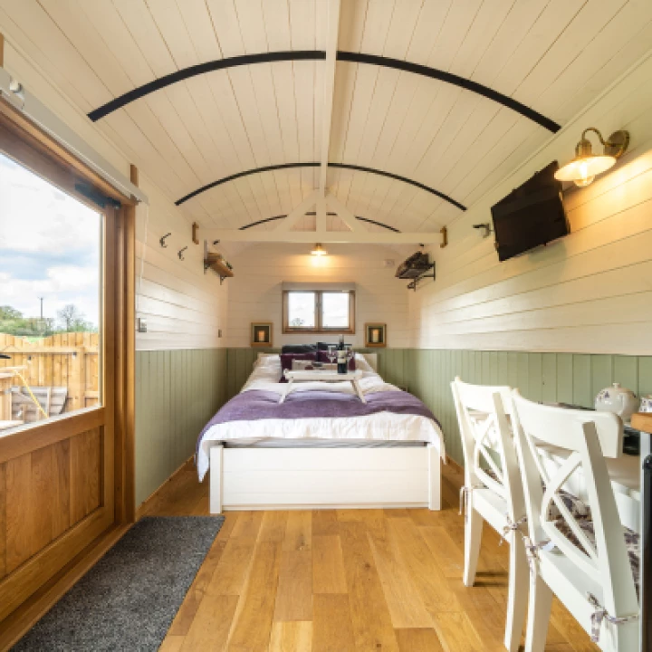 Overwater Luxury Glamping Hodnet Interior 4