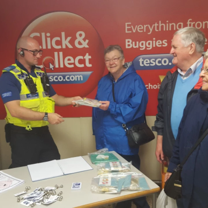 James Hannath PCSO chester Police Co8h6PKWgAAZ3t1