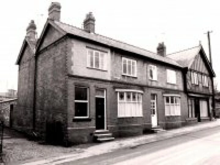 Lower High St