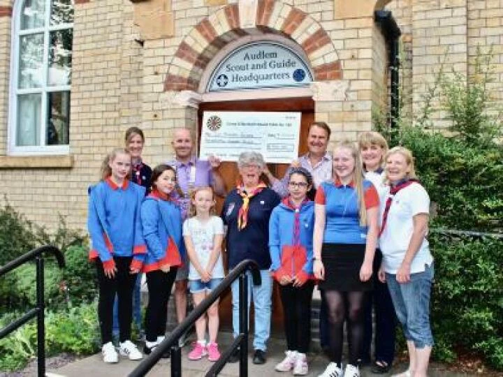 Guides receive £400 gift