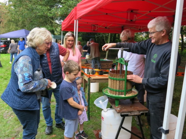 Apple Pressing 2023 1