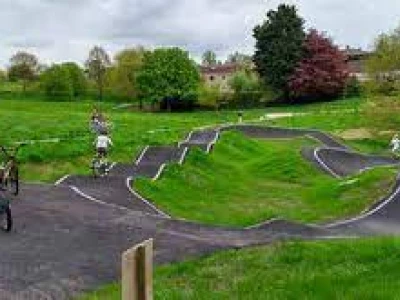 castle cary pump track riders