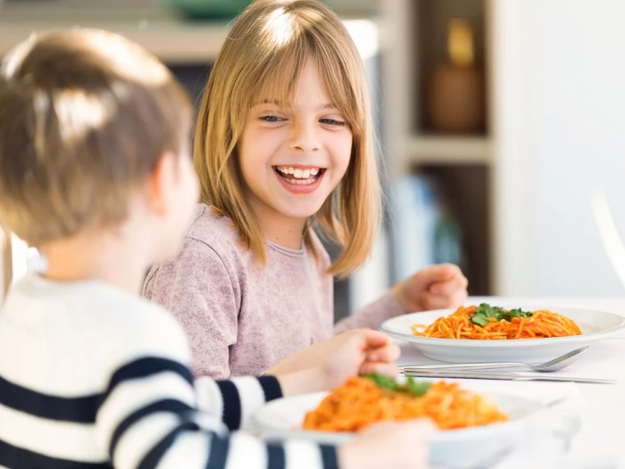 children eating a healthy meal