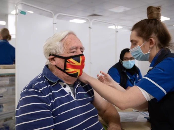 covid vaccination image 03