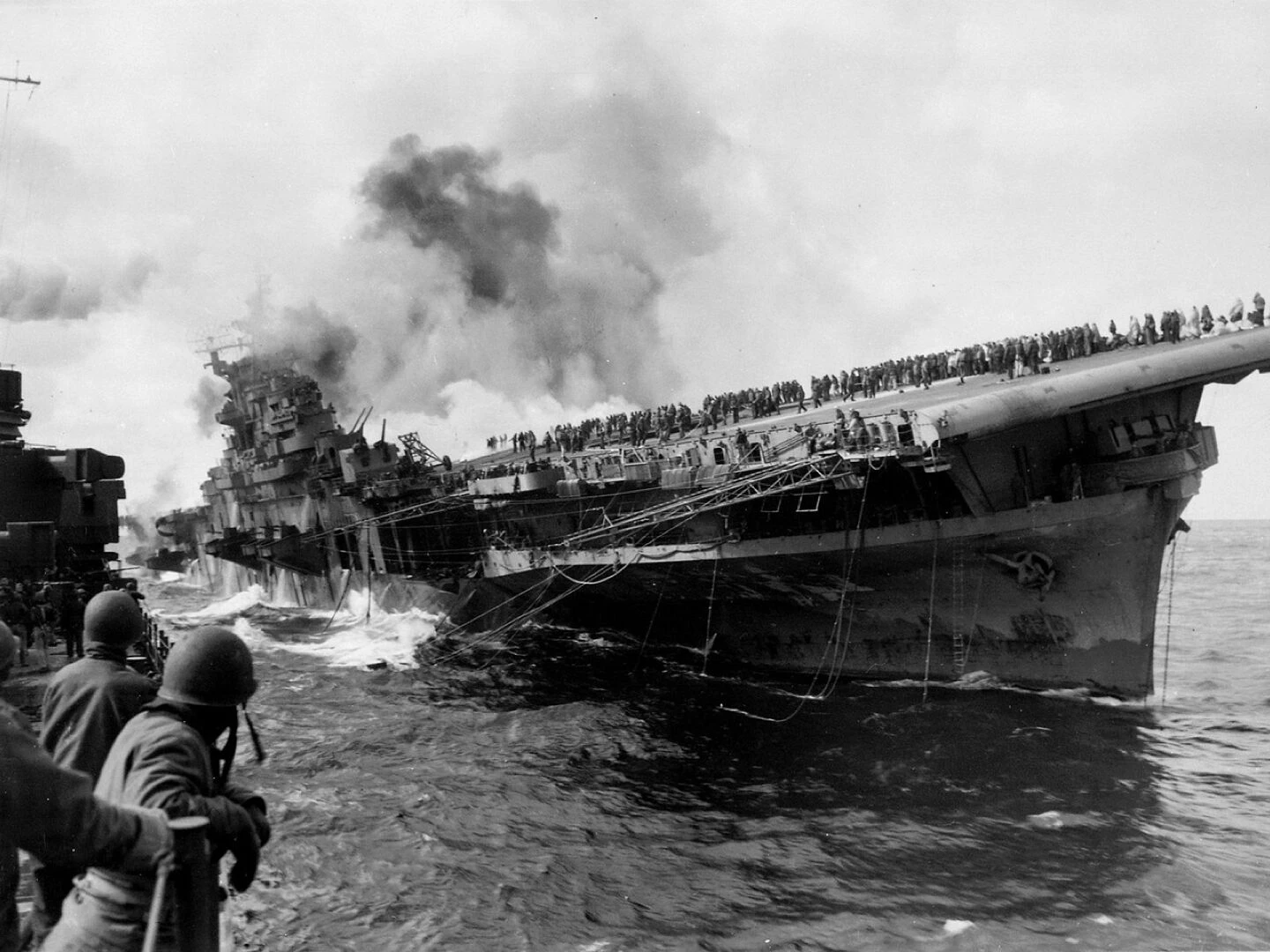 fluzeugtraeger capsize bombing attack go under sink world war uss franklin ww2 ww ii blackandwhite world war ww2 ww2 ww2 ww2 ww2