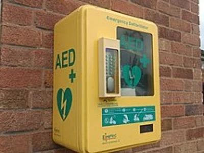 image 220pxemergencydefibrillator3