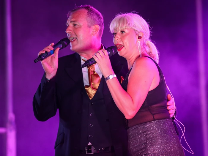 jay ashton and vicky kaylor from  39 calling planet earth 39  sing a duet