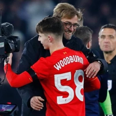 js114882283reutersliverpool27sbenwoodburnandmanagerjuergenkloppcelebrateafterthegamelargetrans  pvlberwd9egfpztclimqf2z8md97wazd7pjz7hqthl4