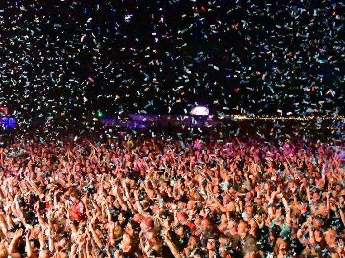 kaiser confetti banner