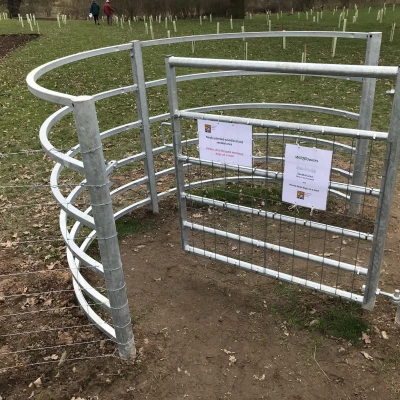 new kissing gate