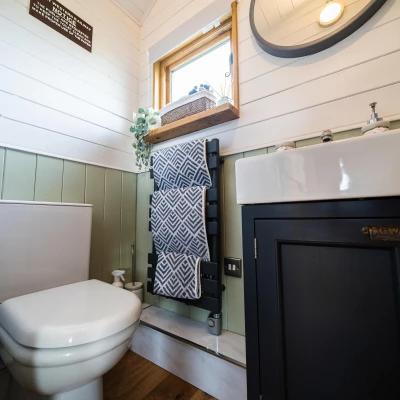 overwater luxury glamping hodnet interior 53