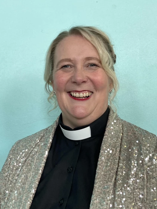 rev angy long at welcome service