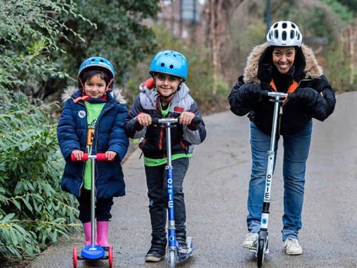 school kids on scooters03