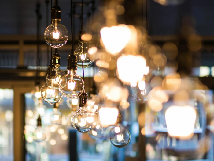 shallow focus photograph of pendant lamp