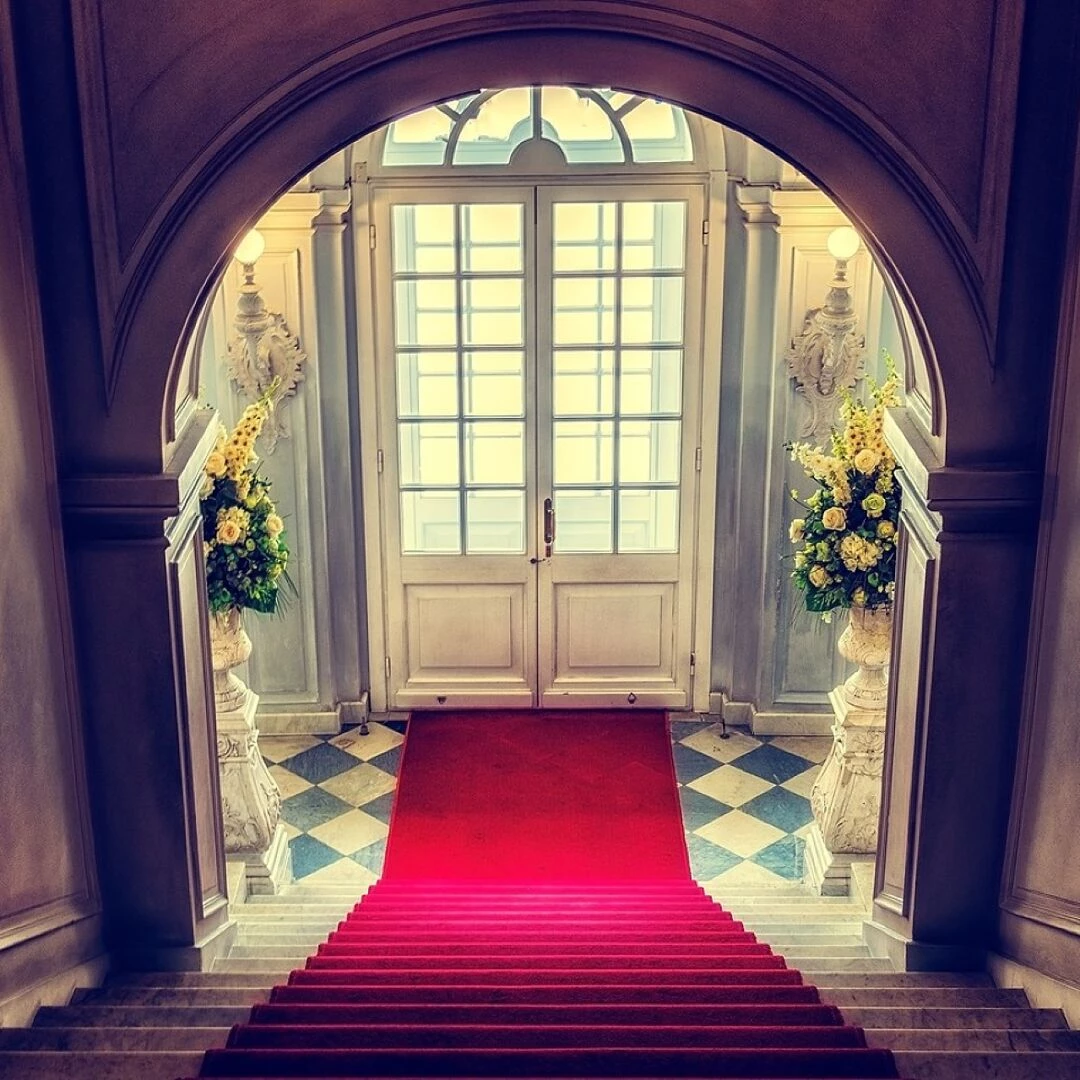 staircase foyer residence stairs red carpet luxury architecture indoors staircase stairs red carpet red carpet red carpet luxury luxury luxury luxury luxury