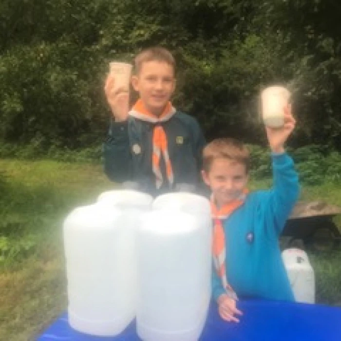 tarvin 5k scouts helping  rory and george from 1st tarvin scout group